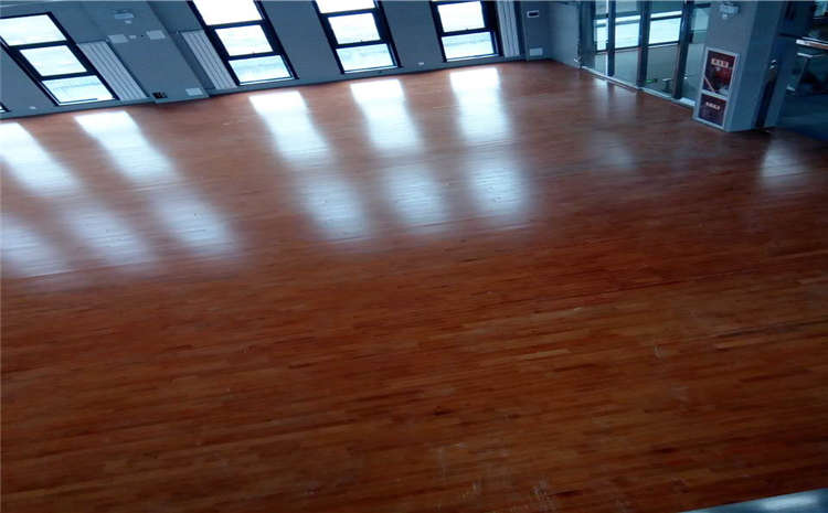 海口楓樺木體育木地板怎么安裝