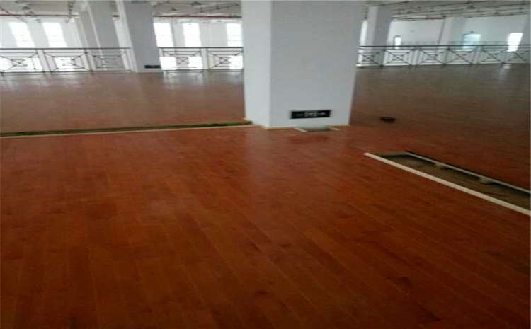 專業的乒乓球館木地板怎么翻新