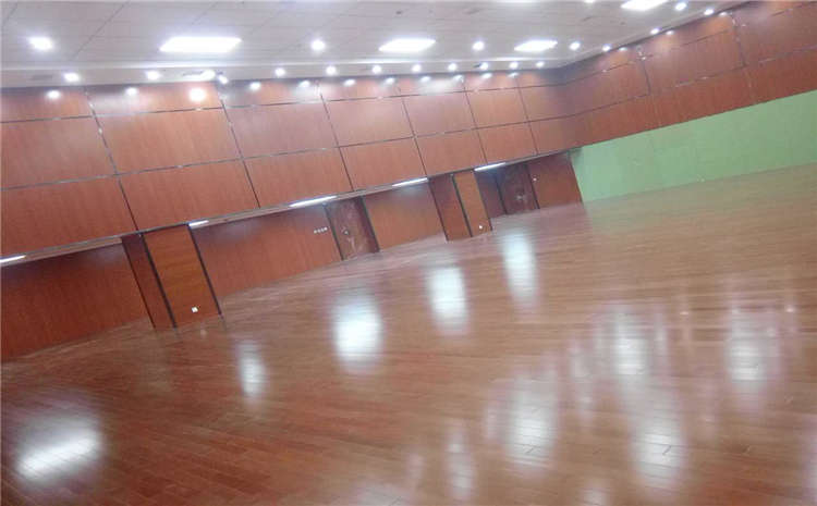 北京楓樺木體育場(chǎng)地板哪個(gè)公司好