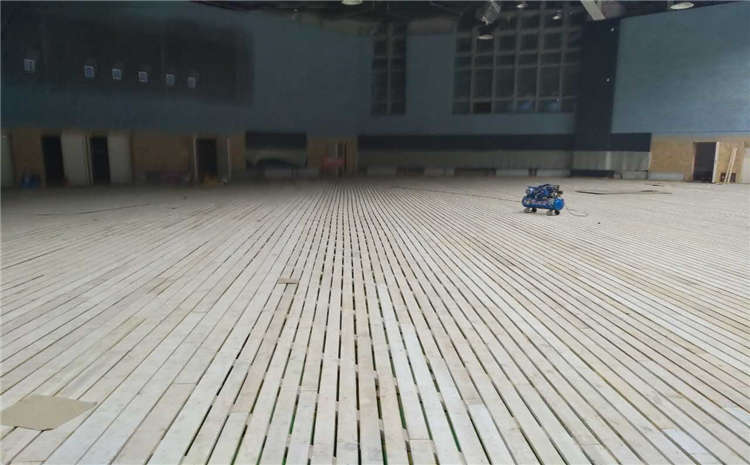 拼接板籃球場地木地板每平米**