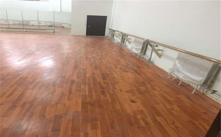 楓樺木運動體育地板怎么保養？