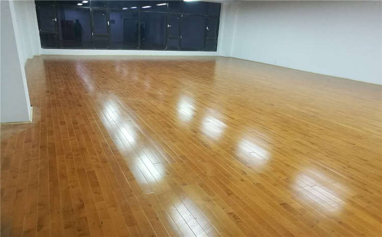 實木運動地板**標準的內容